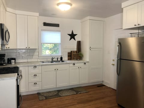 Newly remodeled kitchen, stainless steel appliances, everything you need!