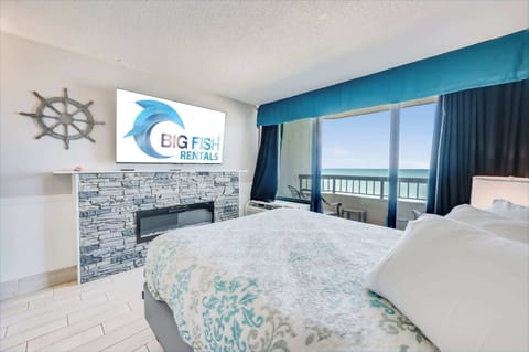 Cozy Bedroom w/ Stunning Views 🌅
