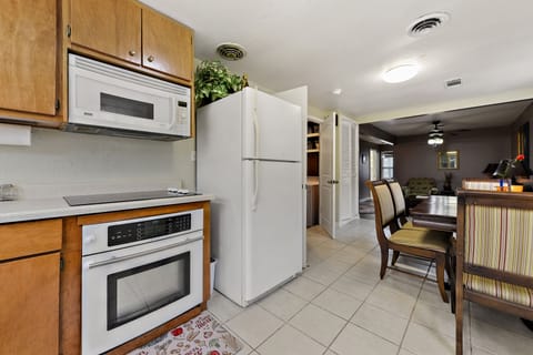 Kitchen appliances: oven, glass cooktop, microwave and full size refrigerator