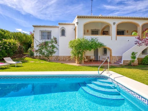Property, House, Building, Real Estate, Swimming Pool, Home, Villa, Residential Area, Estate, Architecture