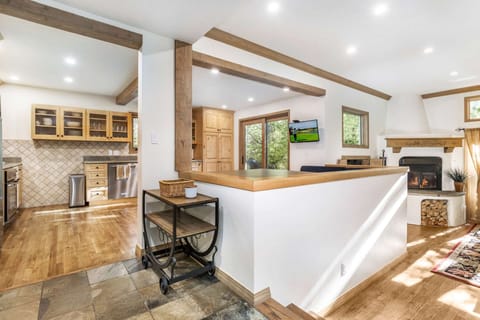 An open floor plan makes it easy to entertain!