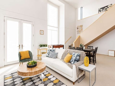 Luxurious Indianapolis penthouse | stunning views!