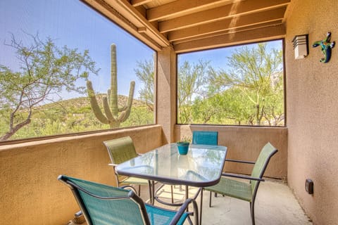 Your private screened-in patio for dining al fresco & watching the desert skies