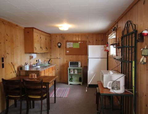 Seasonal cabin-closed 10/1-5/15