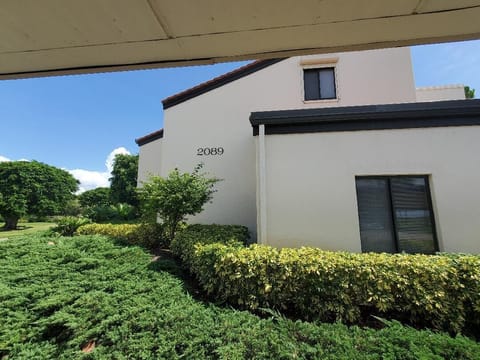 Seaplace G-1 building 