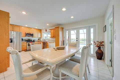 Dining Table | Dishware & Flatware Provided