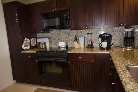 New cookware and knives as well as a variety of cooking appliances