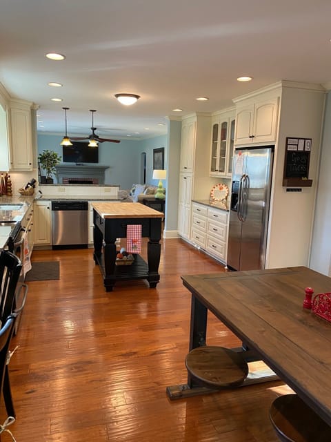 Kitchen dining space