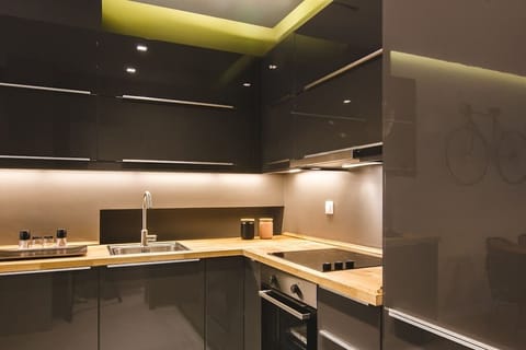 Fully Equipped Kitchen 1/2