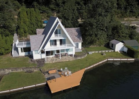 Ariel view of house prior to dock replacement. 