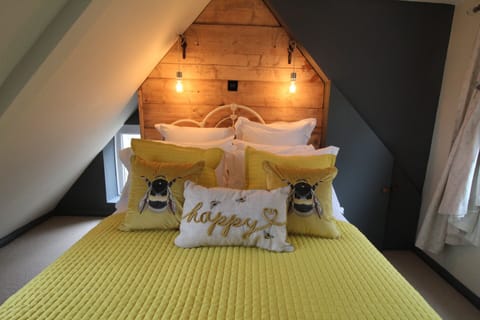 Bumble Bee Double Room