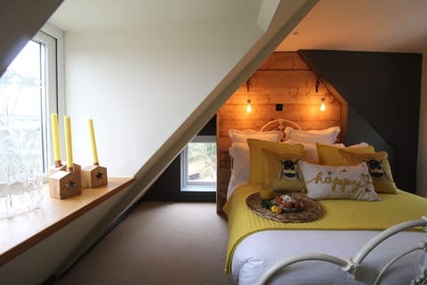 Bumble Bee Double Room