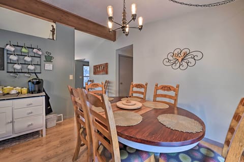 Dining Area | Dishware Provided