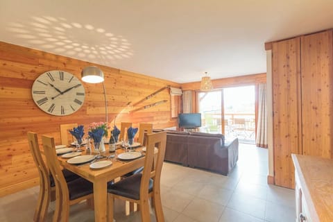 Dining area and lounge