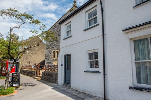 located in central Laugharne