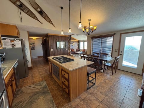 Elevation Vacation Rentals - The Yeti's Den at Land's End