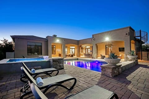 Poolside evenings: chill out, splash around, find your desert peace.
