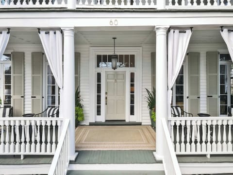 Welcome to your Downtown Charleston rental, 10 Bedrooms + 7 Bathrooms!