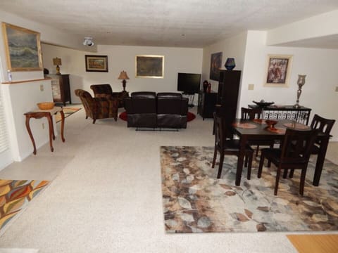 Entry - Living room/dining area