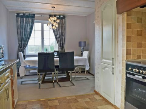 Kitchen/diner | Tracara Cottage - Tracara, Horning, near Norwich