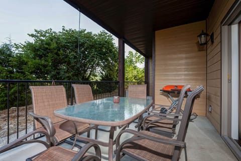 Outdoor seating for 6