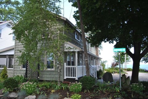 Welcome to An Old Lake House on the shore of Lake Erie