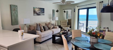 Newly 2024  renovated condo and  new furniture with Oceanside  view.