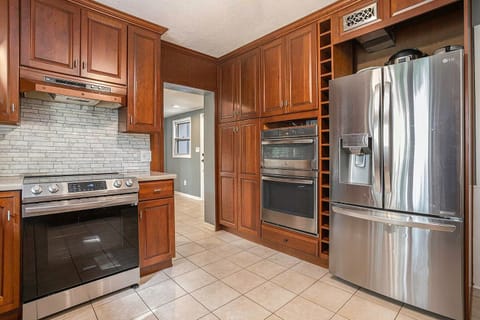 Wine storage, fully stocked everything and more!