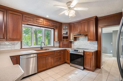 The kitchen has 2 ovens, microwave, refrigerator, dishwasher, 2 ice makers