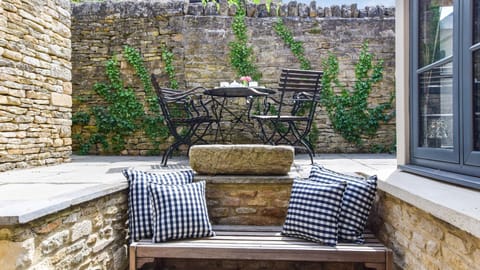 Patio seating area, Brown's Cottage, Bolthole Retreats