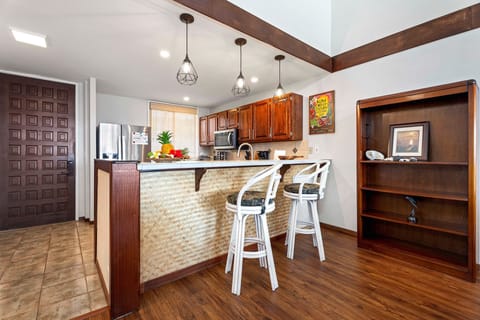 Bar Seating Overlooking the Kitchen at Kona Country Club Villas