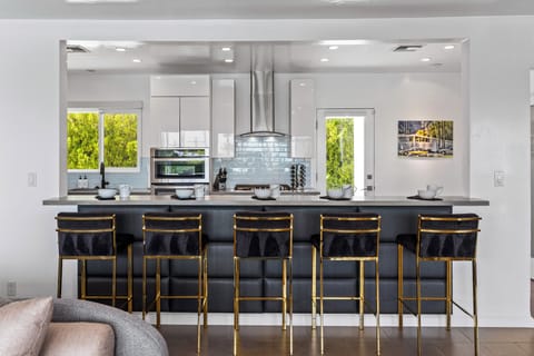 Breakfast Bar Set For Five