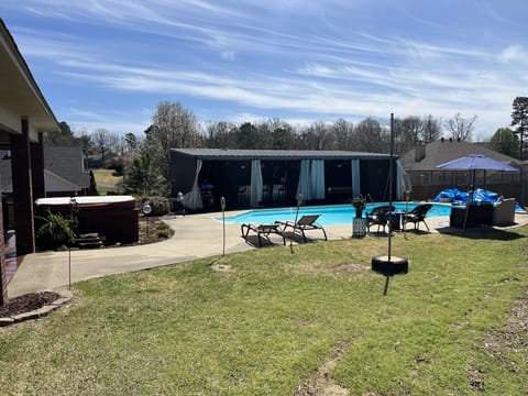 Back yard paradise 900sq ft foot Pool side cabana,pool table,darts,hot tub more!