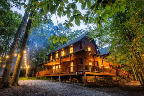 Relax in the woods, just minutes from downtown Fayetteville