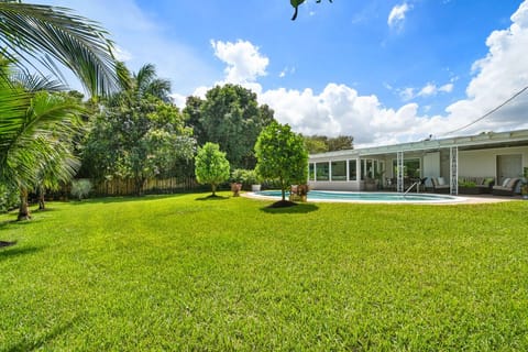 Large and spacious backyard