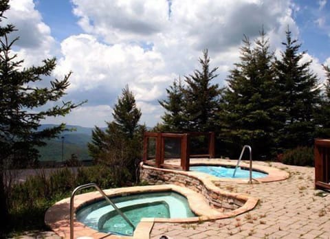 Communal terrace Hot Tubs for Rimfire guests