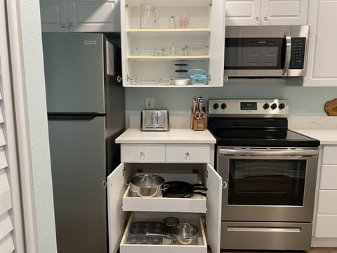 Everything you need to cook in the condo