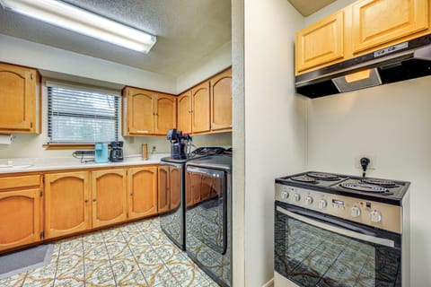 Kitchen | In-Unit Washer/Dryer