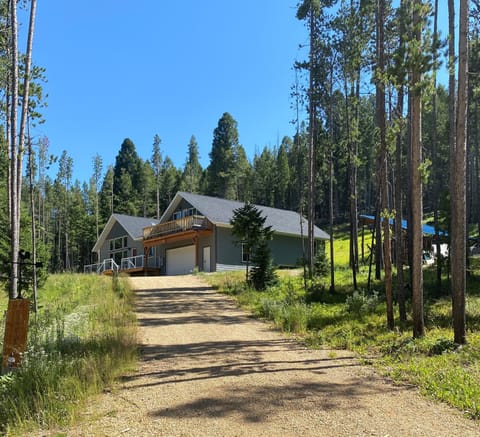 View of Lodge / House as you enter circular driveway