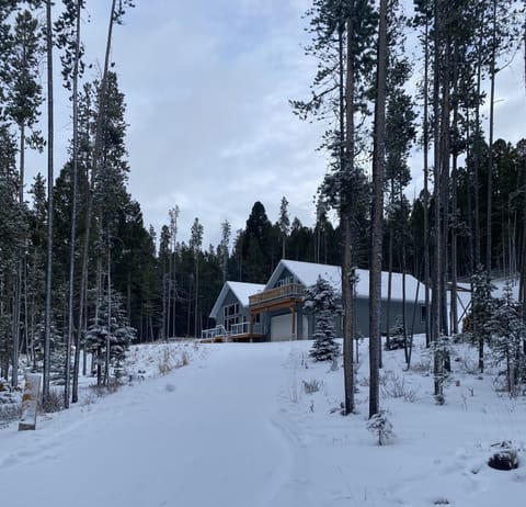 View of circular drive entering lodge