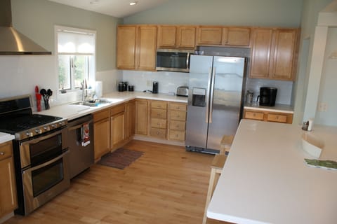 All brand new appliances, including a double oven - this is a gourmet kitchen