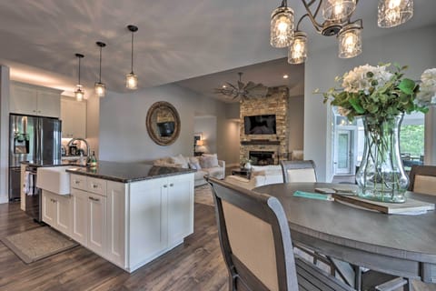 Dining Area | 3rd Floor (Entry Level)