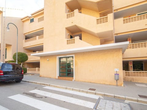 Building, Property, Vehicle, Car, Architecture, Plant, Urban Design, Condominium, Neighbourhood