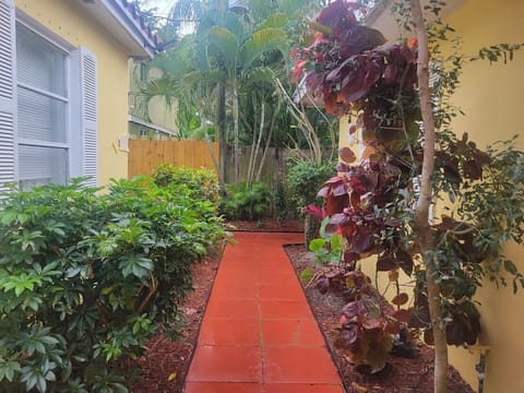 Come enjoy a charming, renovated 2 BR apartment in a 4-plex tropical home