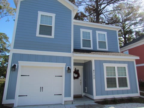 Front of the house 1 car garage 