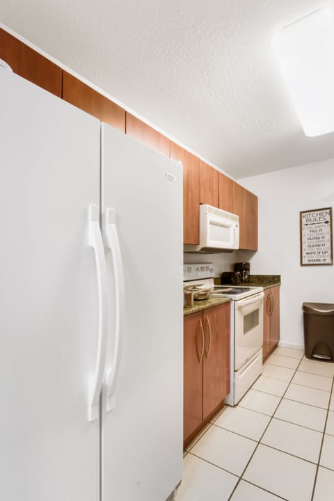 FRIDGE WITH ICE MAKER