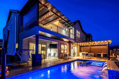 Luxury home with private pool, hot tub, fire pit and games