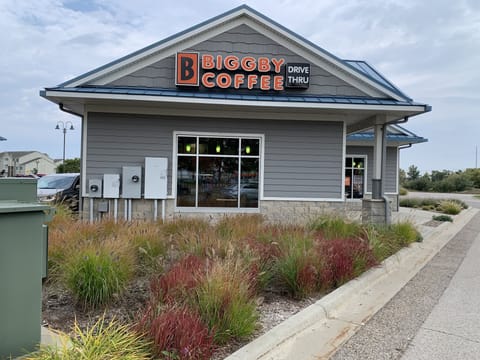 Top coffee spot in complex.  30 sec walk!