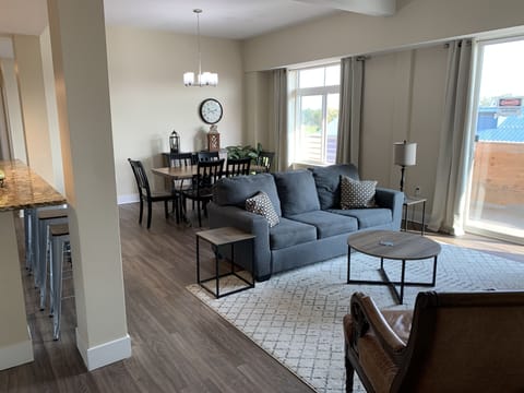 Open floor plan with all the amenities you need.  Internet & Cable TV!