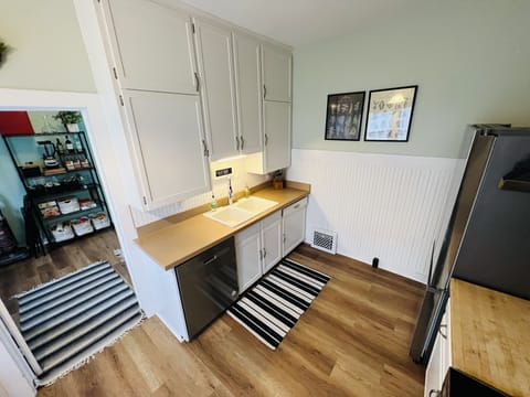 BRAND new Kitchen May 2023, fully stocked